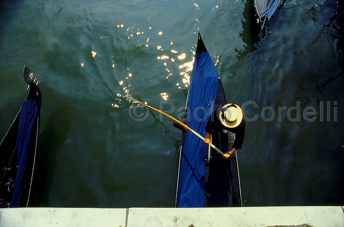 Gondolier, Venice, Veneto, Italy
 (cod:Venice 02)